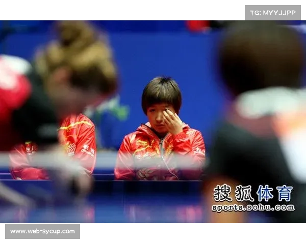 运动员子女场边观战,萌态表情成网络热点 运动员子女场边观战,萌态表情成网络热点